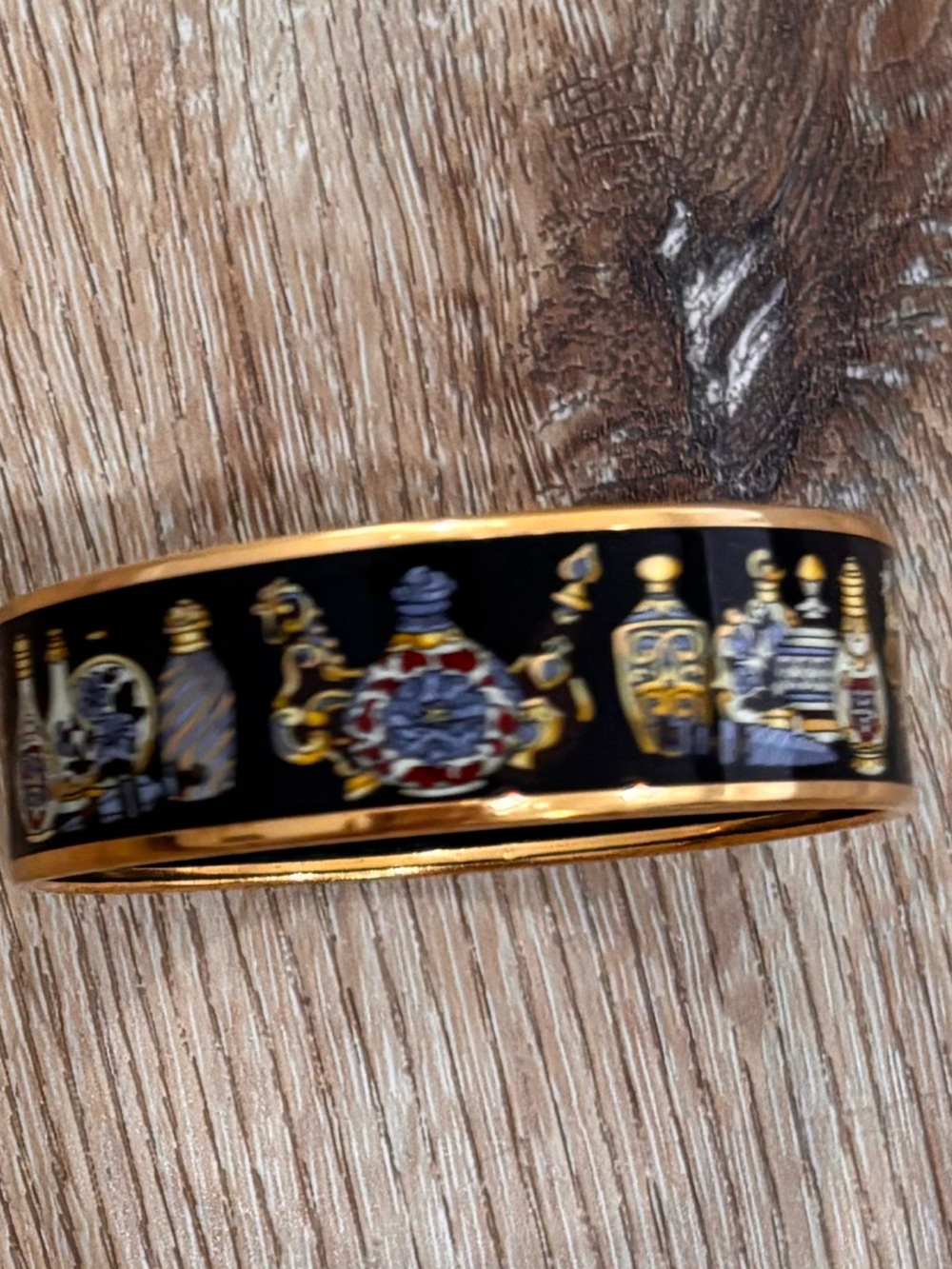 Hermes Black and Gold Enamel Bangle Bracelet with Heraldic Motif - Picture 2 of 6